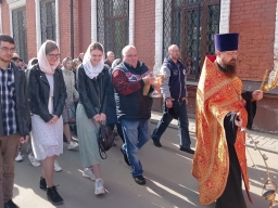 Студенты в храме серафима Саровского